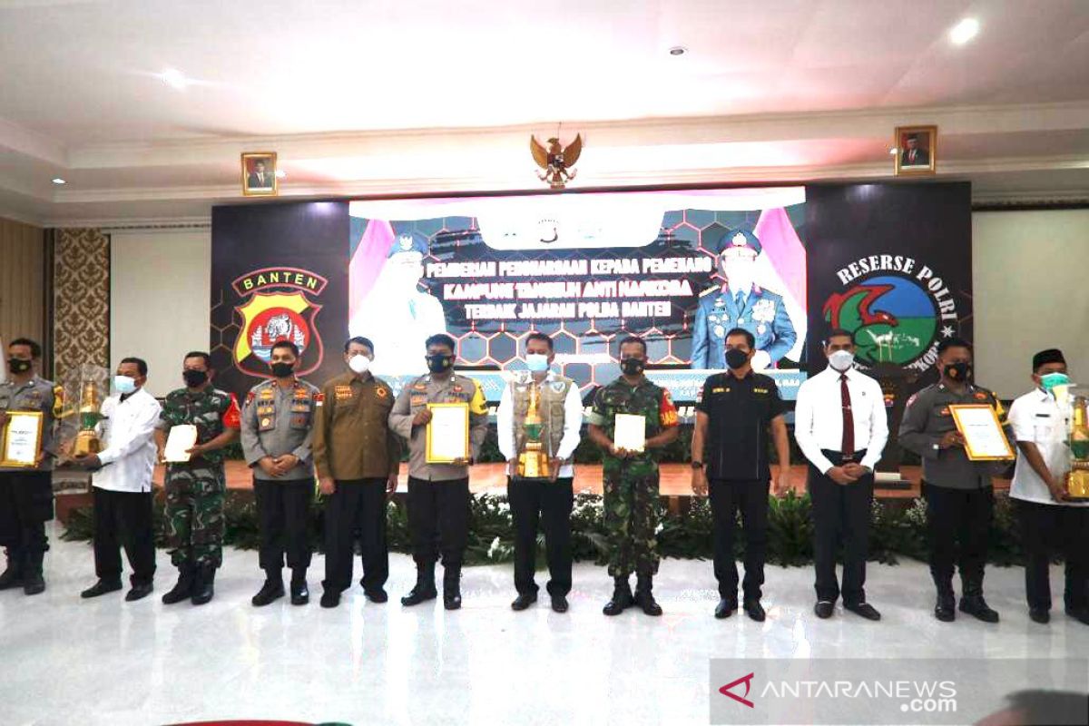 Wakapolda Banten berikan penghargaan pada pemenang Kampung Tangguh Anti Narkoba