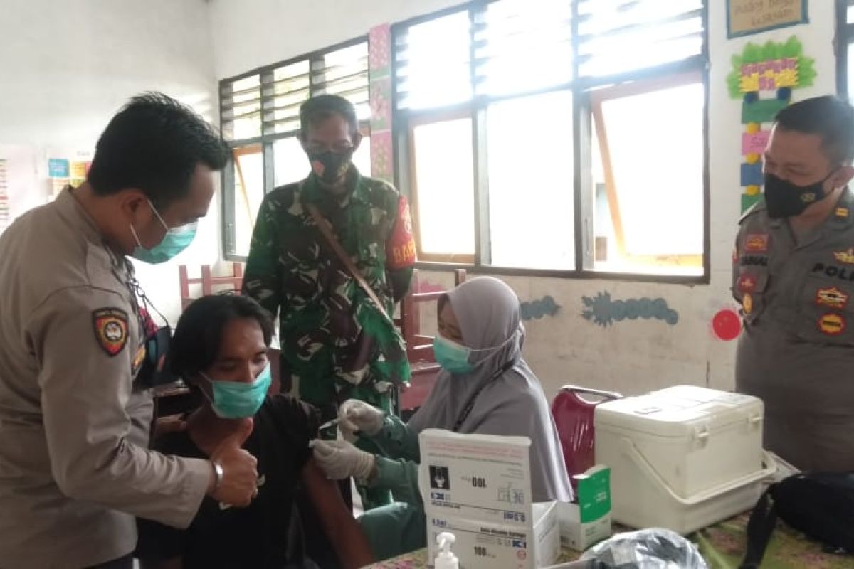 Polres Lombok Timur meluncurkan Program Vaksinasi Asyik Berhadiah