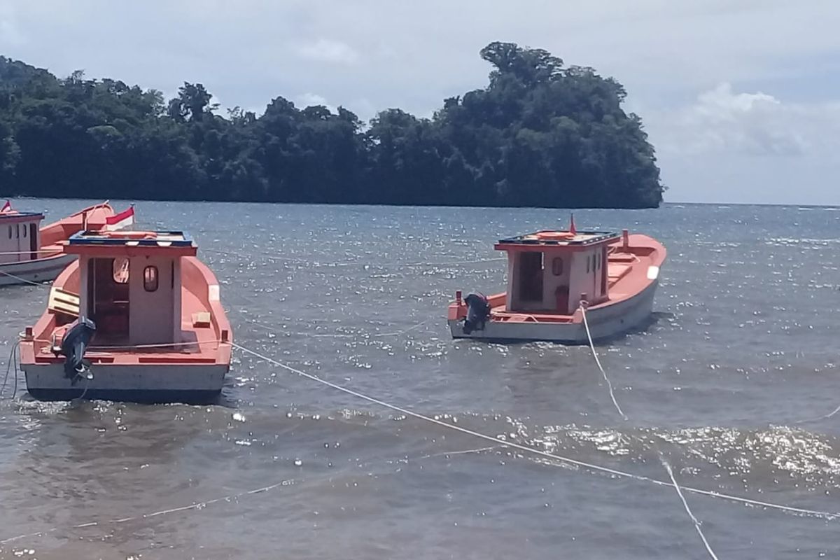 Bupati Sangihe serahkan 10 armada penangkapan ikan kepada nelayann