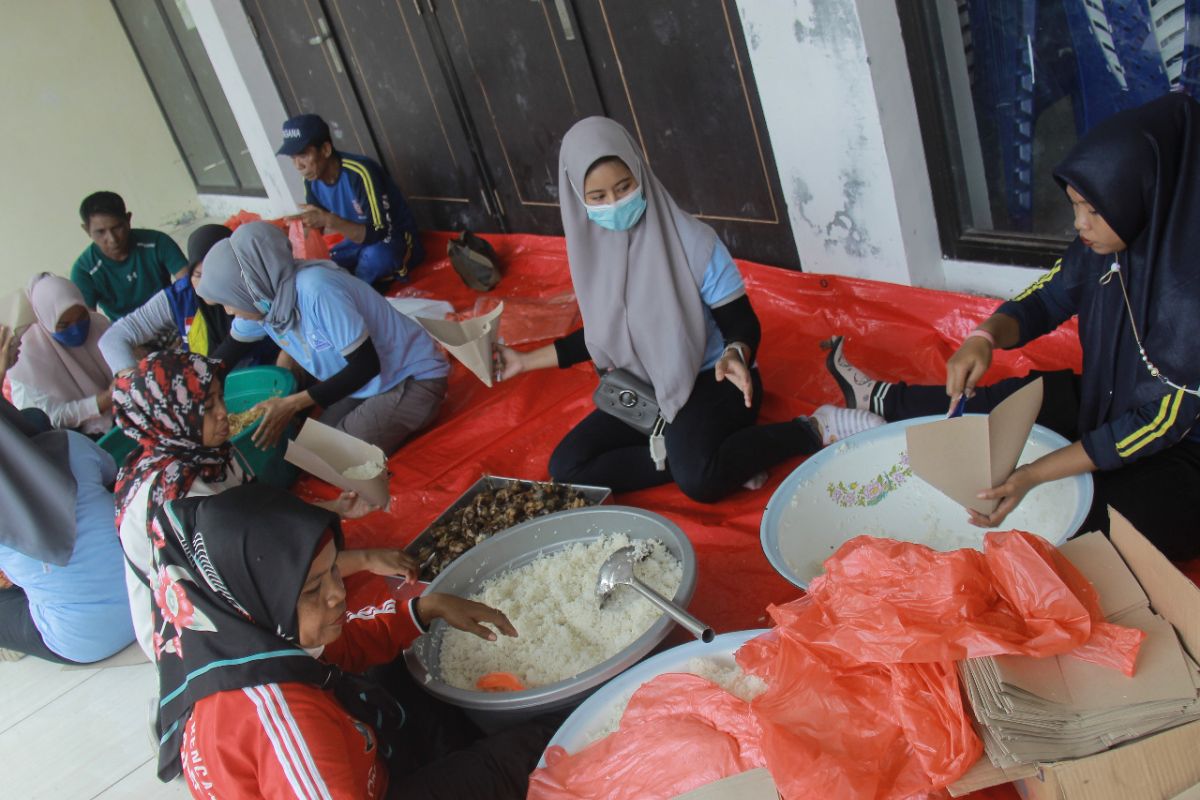 Pemkot Ternate buka dapur umum bagi pengungsi gelombang pasang,optimalkan pelayanan