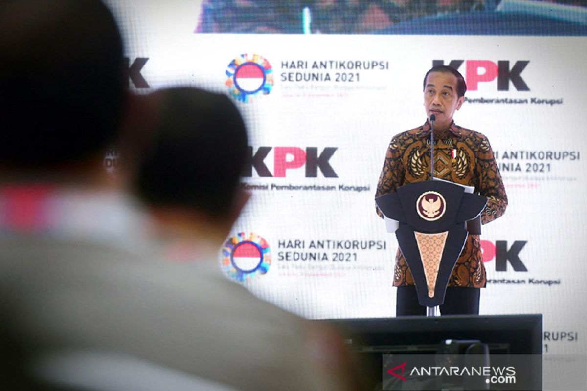 Masyarakat nilai pemberantasan korupsi belum baik, kata Jokowi