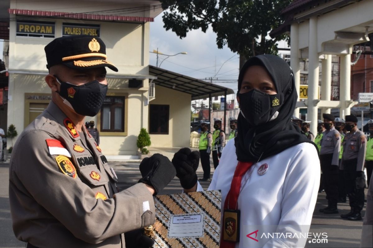 Selesaikan perkara terbanyak, Polwan Brigadir Sri Ayumi Matondang dapat penghargaan