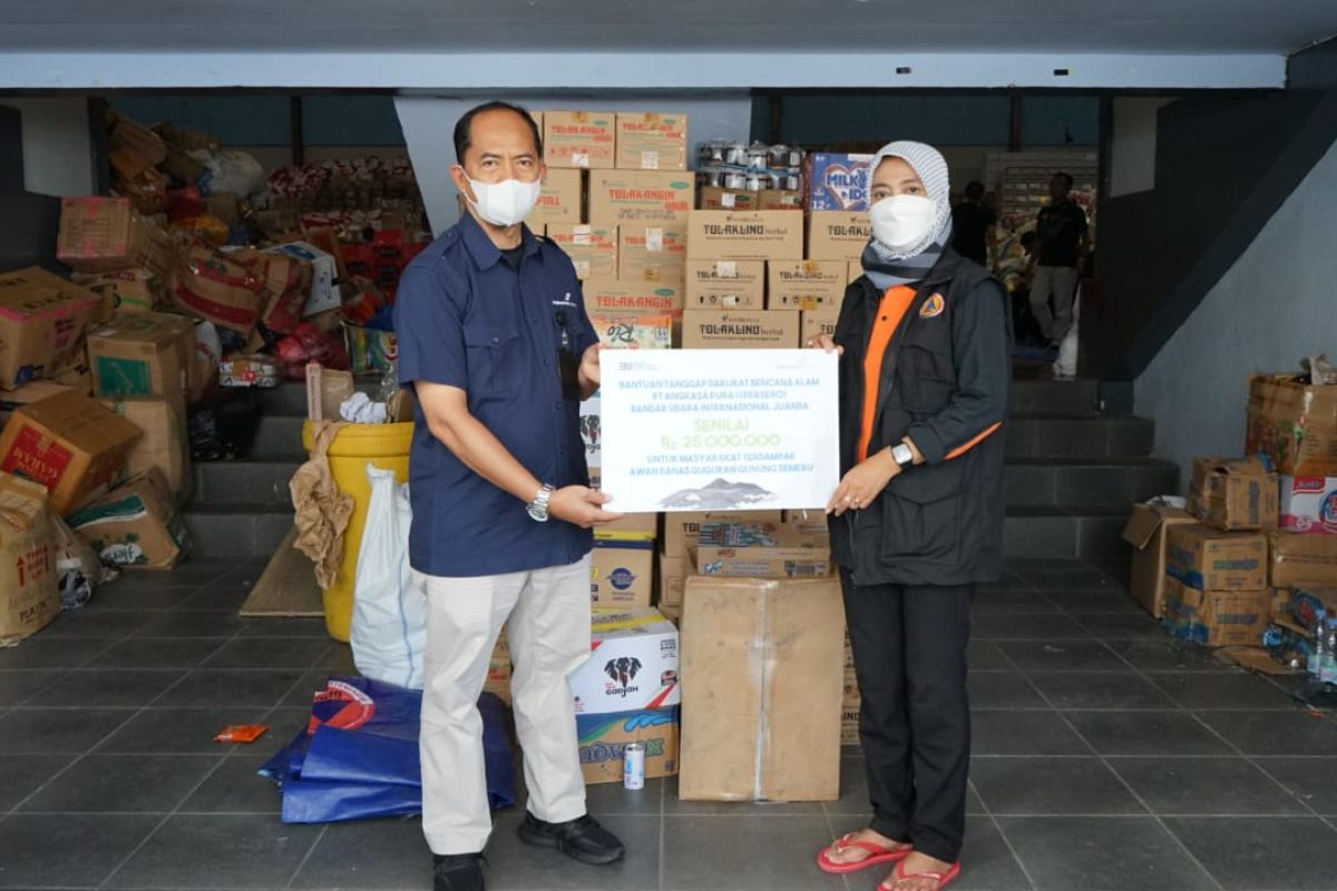 Manajemen Bandara Juanda salurkan bantuan untuk korban bencana Semeru