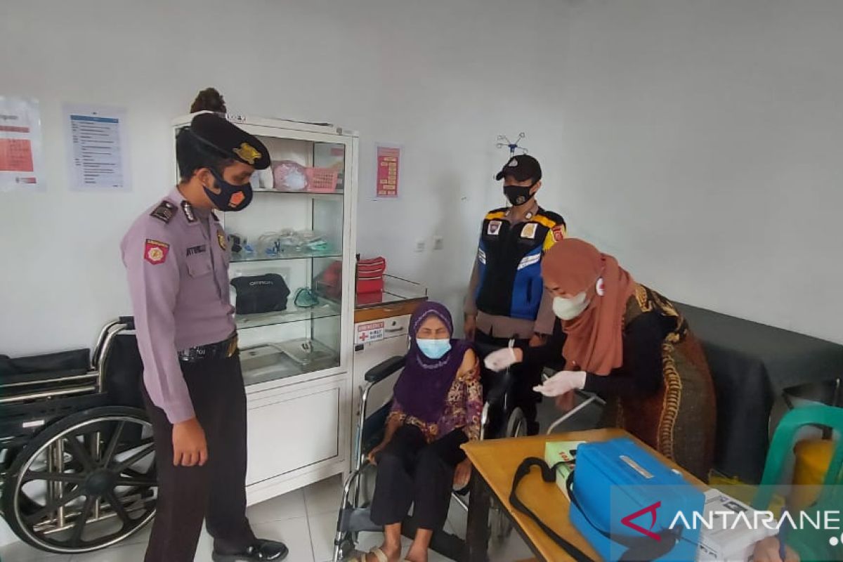 Polres Sukabumi Kota jemput bola beri layanan vaksinasi COVID-19