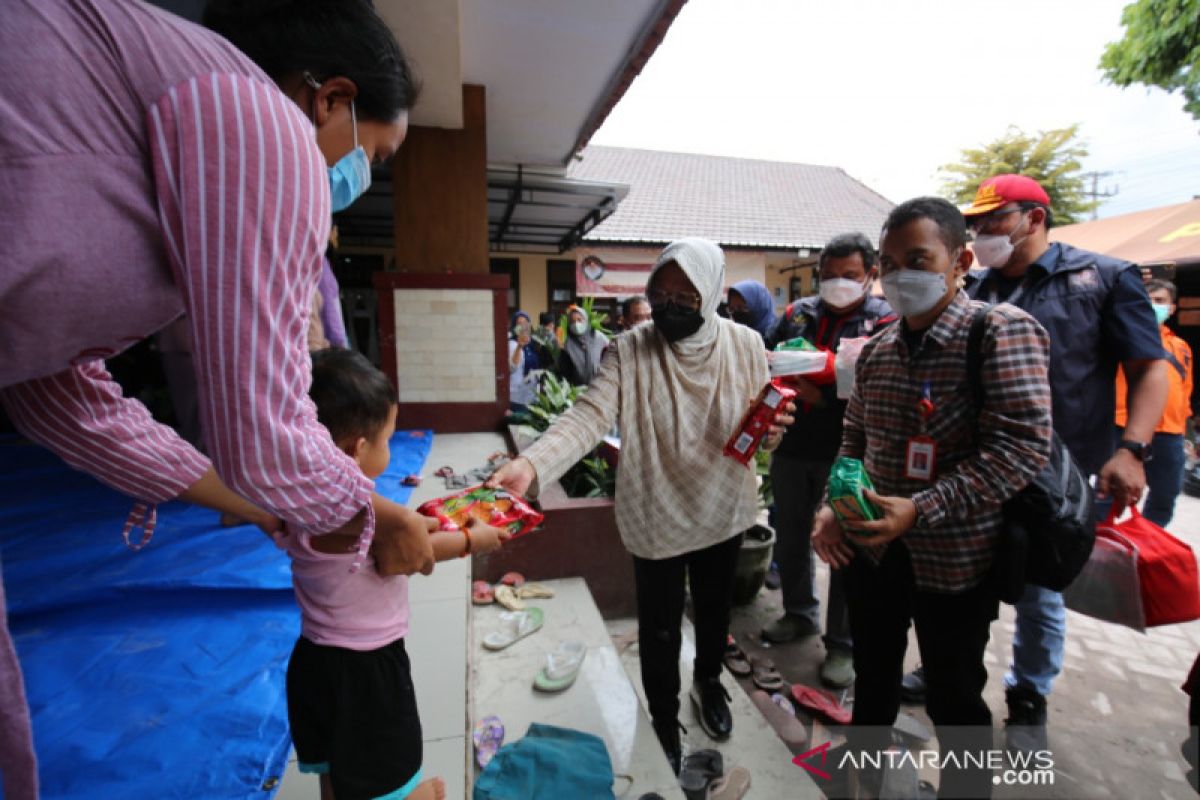 Ministry to ensure meals for refugees of Mount Semeru eruption