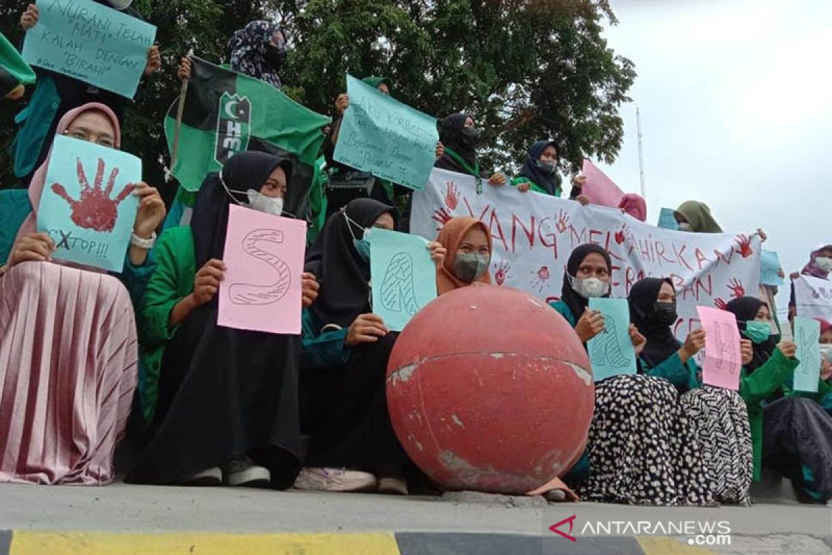 Puluhan mahasiswi desak dosen terlibat pelecehan seksual ditindak tegas