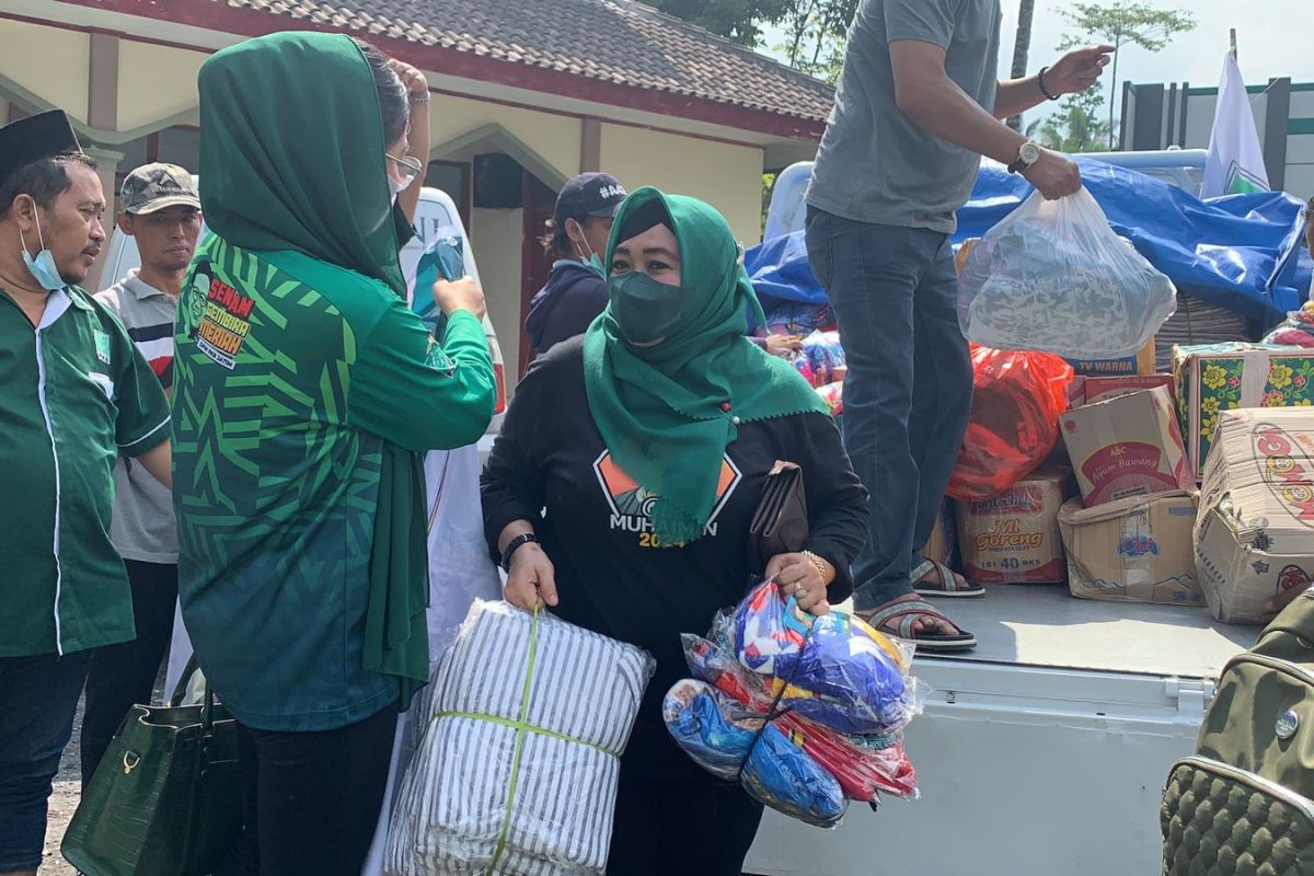 DPC PKB Surabaya kirim bantuan logistik untuk korban bencana Semeru