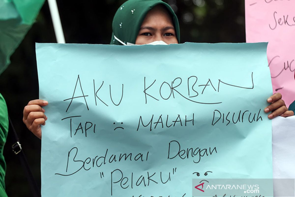 Aksi protes kekerasan seksual terhadap perempuan