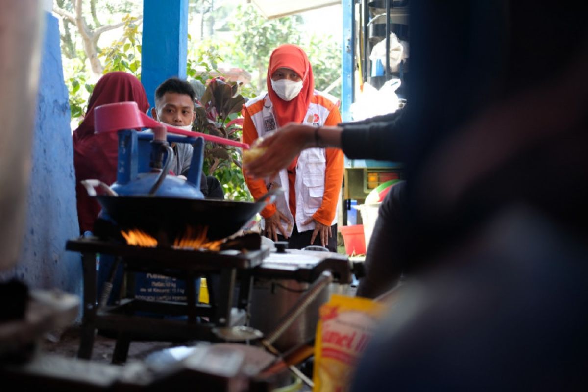 Pimpinan DPRD Surabaya semangati relawan peduli bencana Semeru di Lumajang