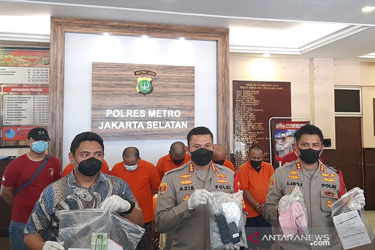 Polrestro Jakarta Selatan ringkus lima pencuri bermodus petugas PLN