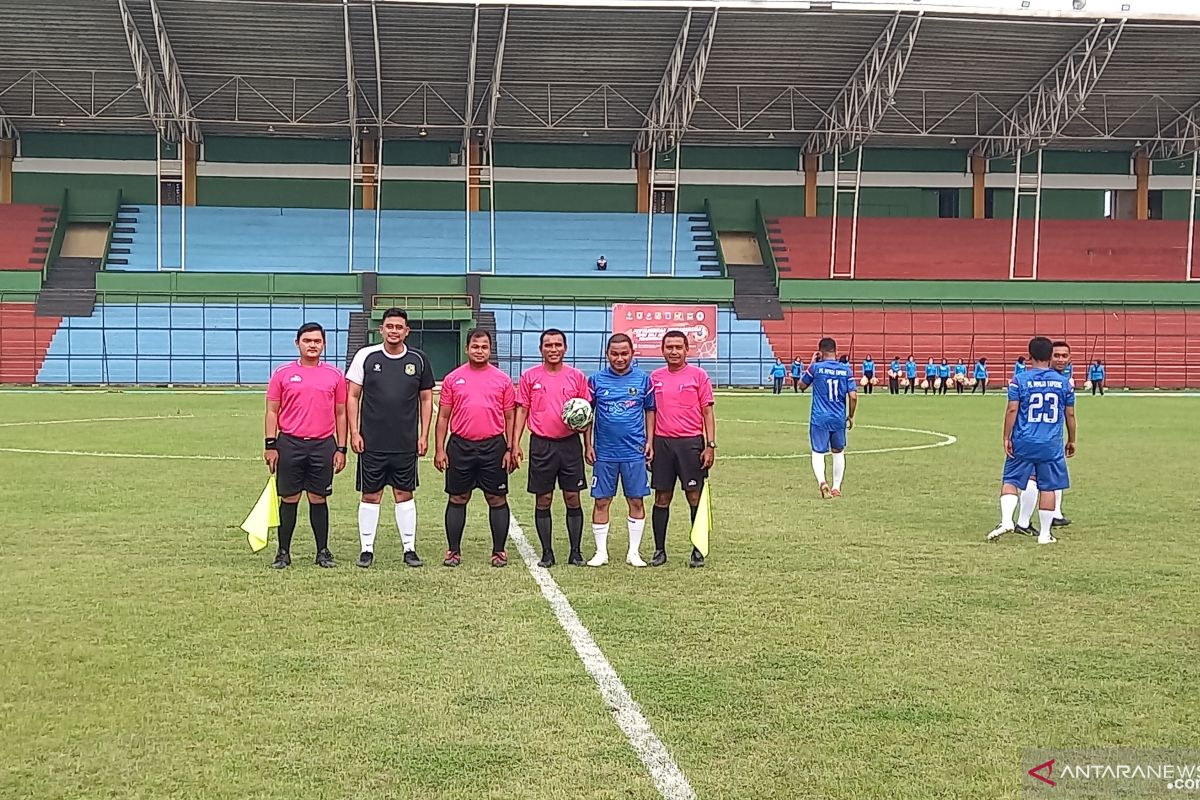 Bupati Tapteng tantang Wali Kota Medan di Stadion Teladan