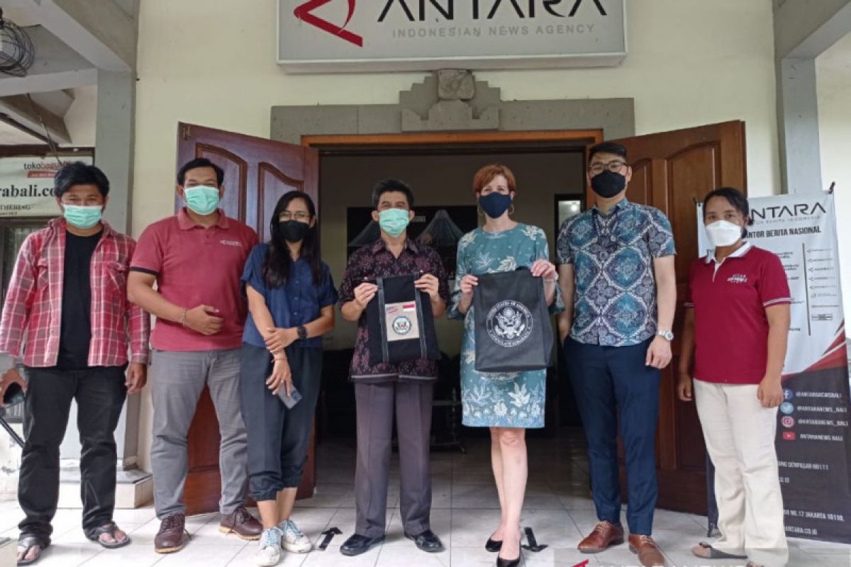 Humas Konjen  AS Surabaya ajak ANTARA Bali atasi hoaks