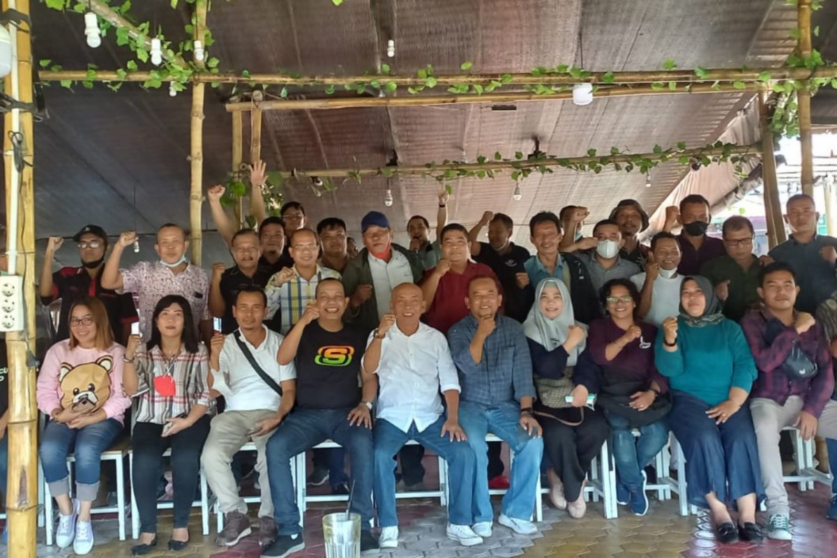 Satriadi dikukuhkan jadi koordinator wartawan DPRD Medan