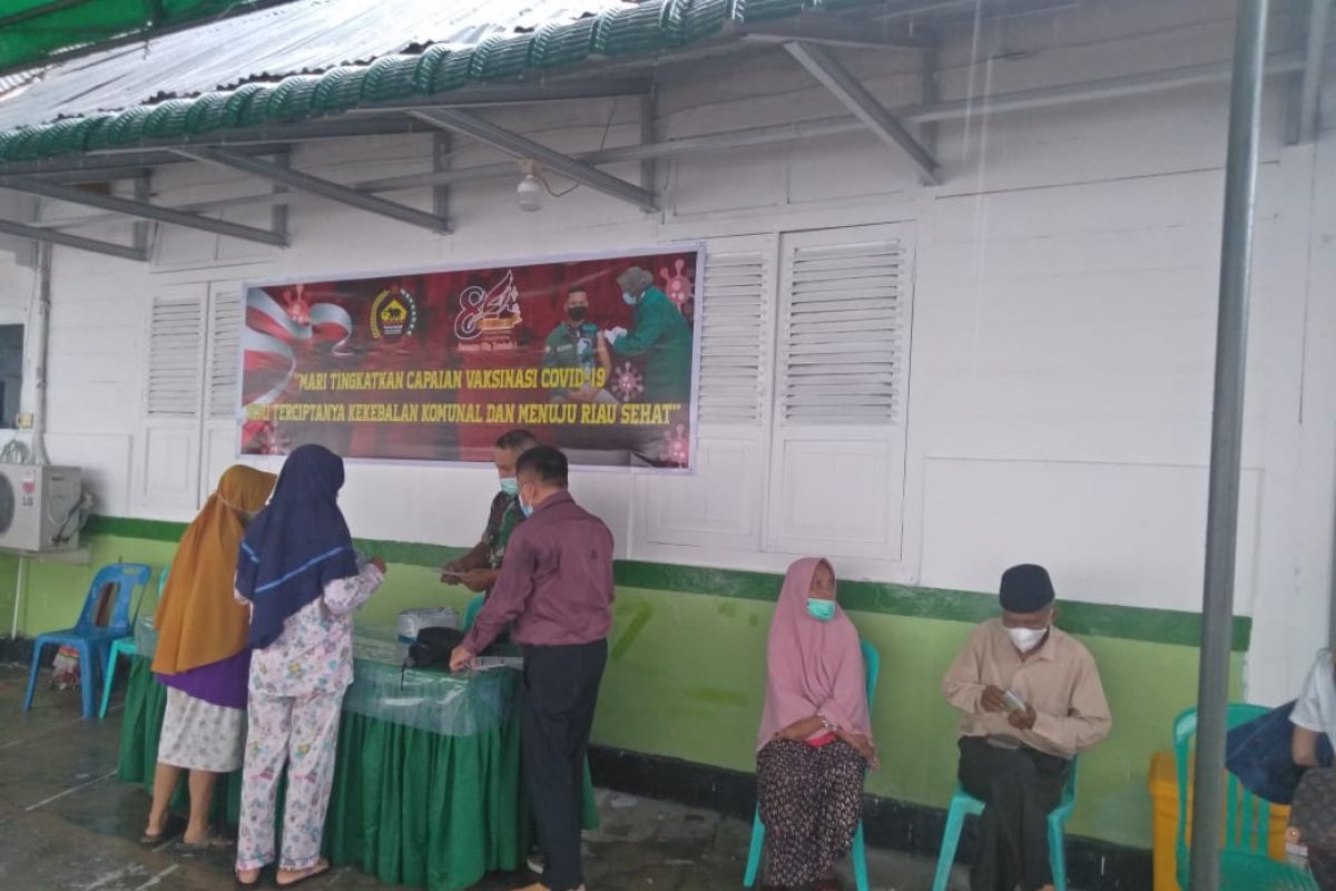 HUT Ke-84, ANTARA Riau bersama Korem 031/Wira Bima dorong percepatan vaksinasi