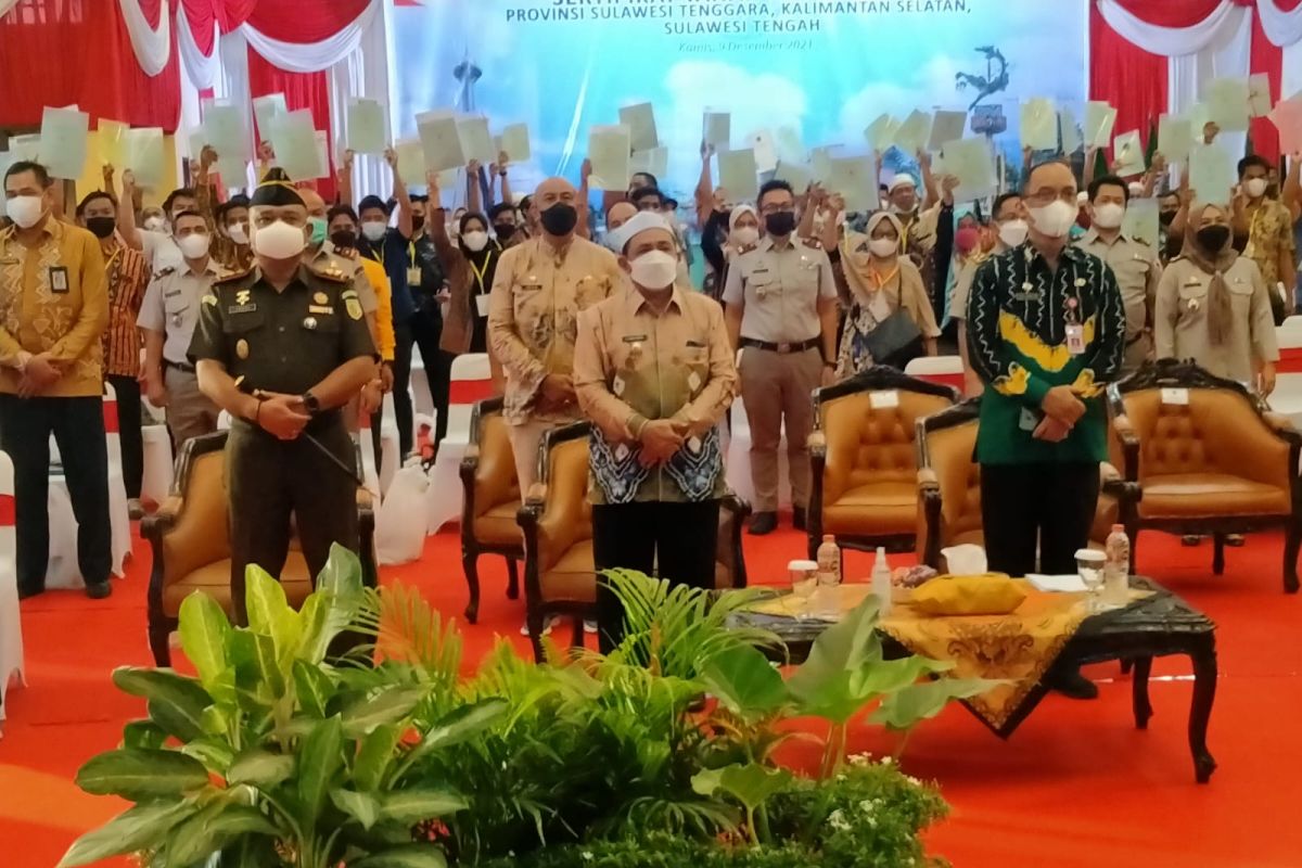 Wabup Banjar ikuti penyerahan sertifikat tanah milik rakyat