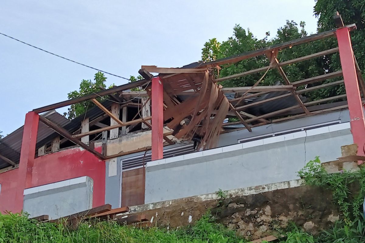 Strong winds damaged 28 homes in West Papua's Sorong: BPBD