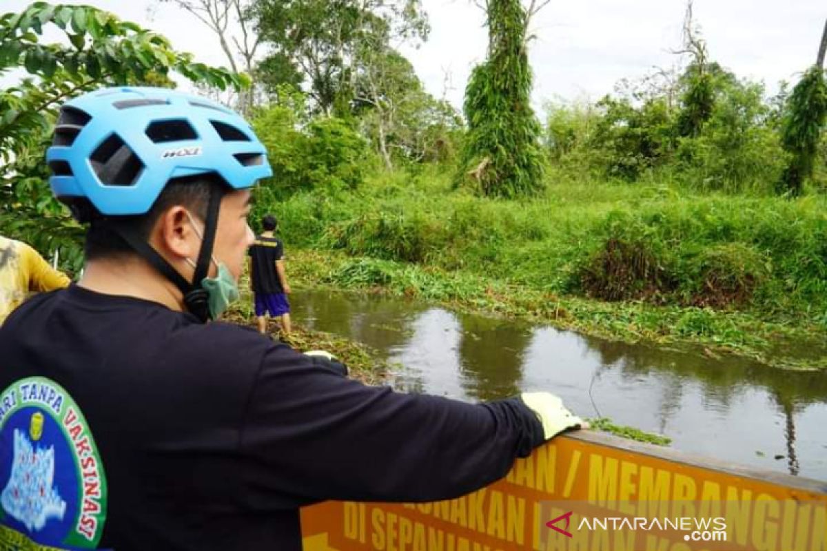 Ibnu Sina perintahkan camat hingga lurah turun tangani genangan banjir rob