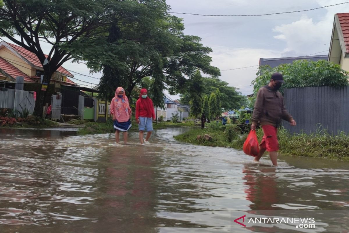 Banjir di Makassar mulai surut, 4.774 warga terdampak tinggalkan pengungsian