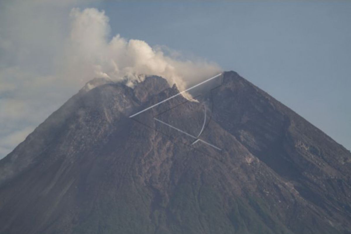 Volume kubah lava di tengah kawah Merapi mencapai tiga juta meter kubik