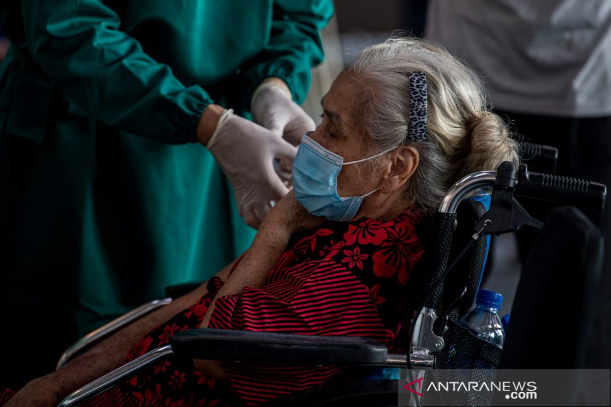 Indonesia eyes 70-percent vaccination target by 2021-end