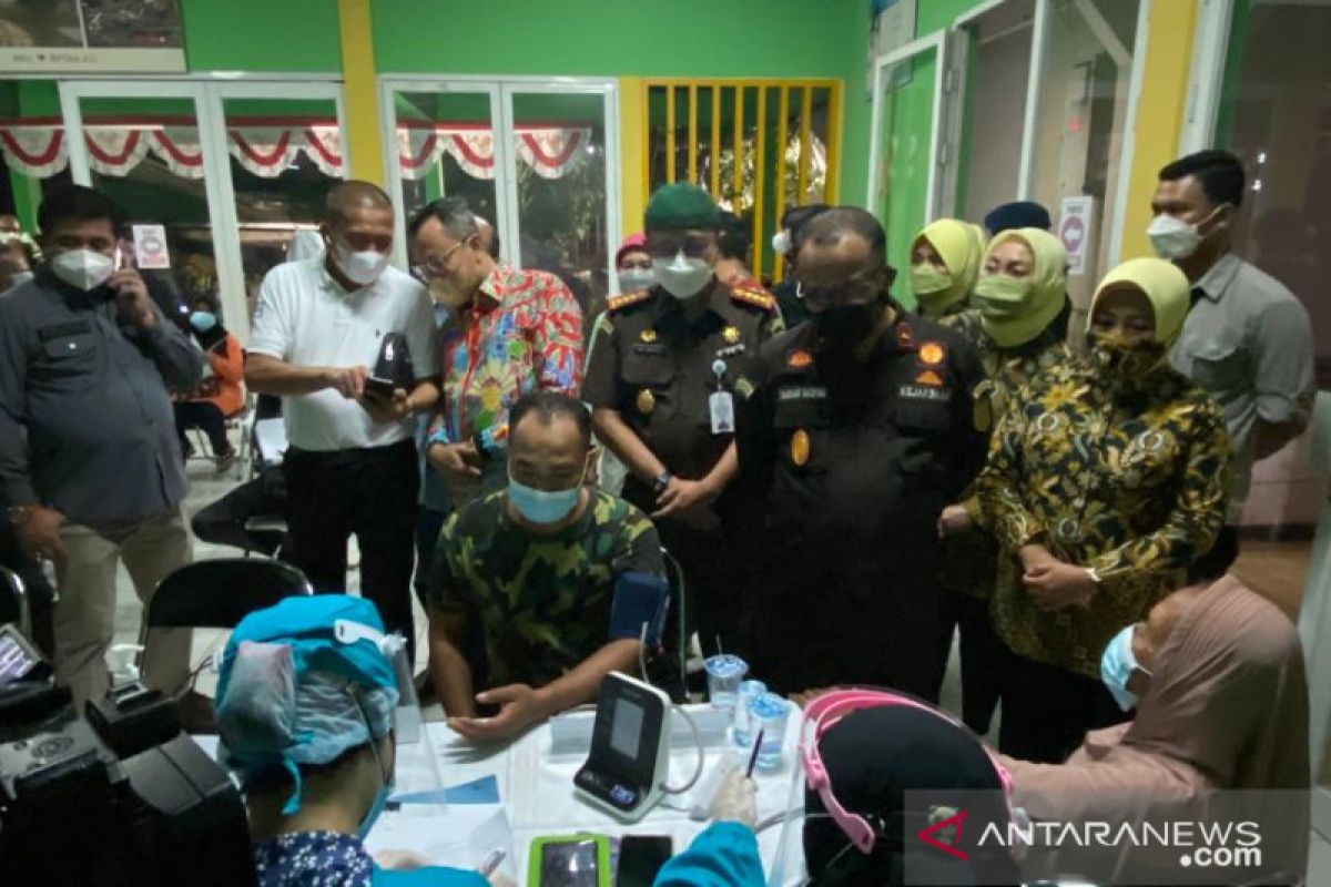 Jakarta Gov't, High Prosecutor Office to offer night-time vaccinations