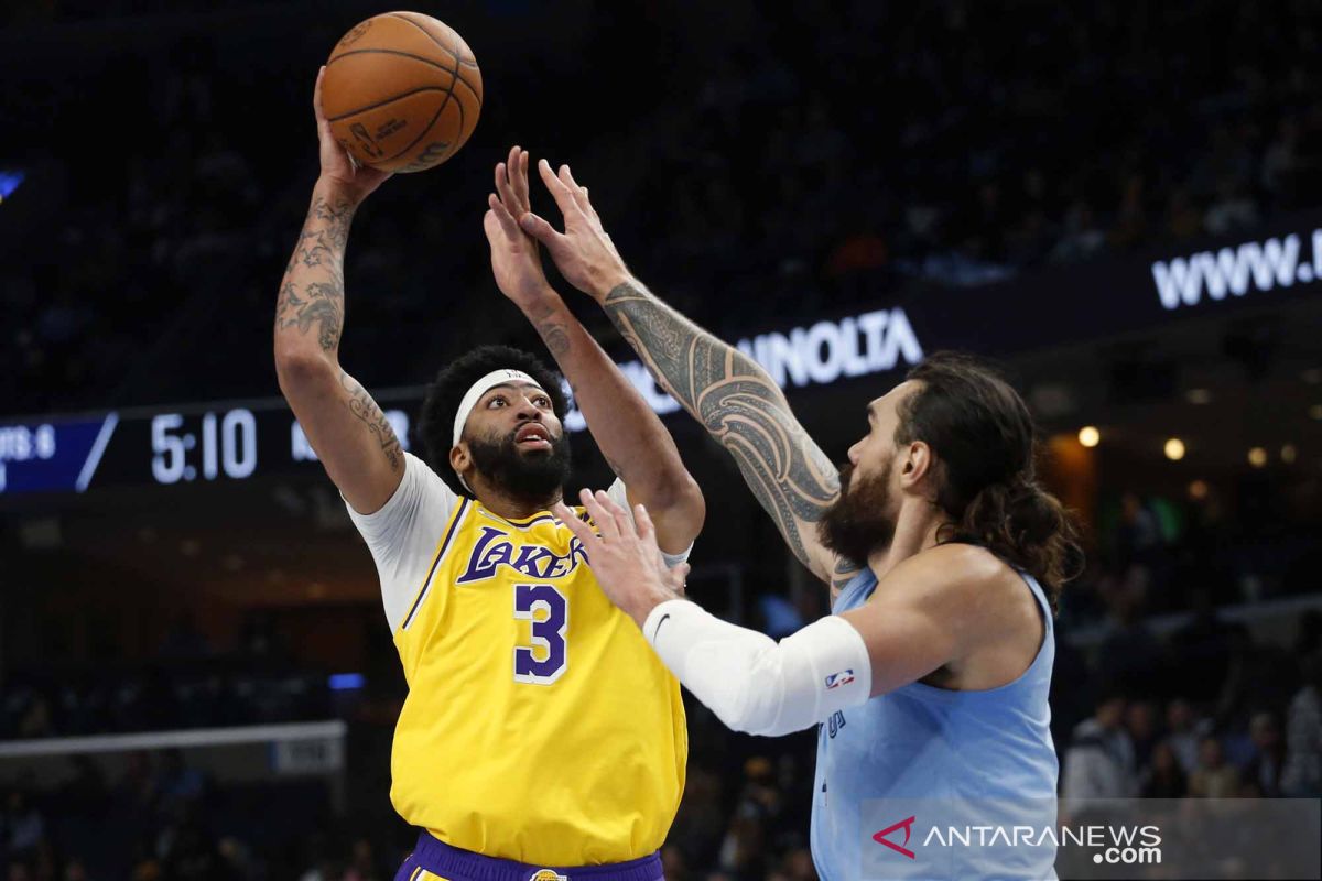 Lakers kalahkan Mavericks setelah tertinggal 27 poin