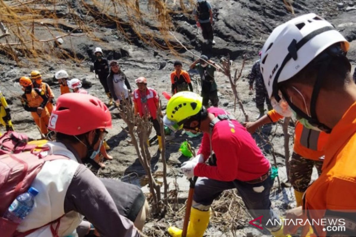 ERG PT Timah  Bantu Evakuasi Barang Korban Letusan Gunung Semeru