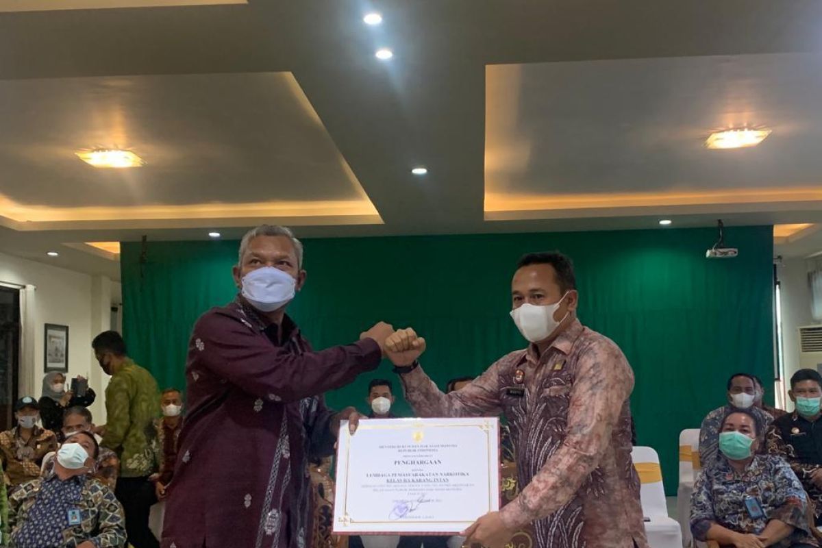 Head of Banjar's Drug Penitentiary receives Ministry award