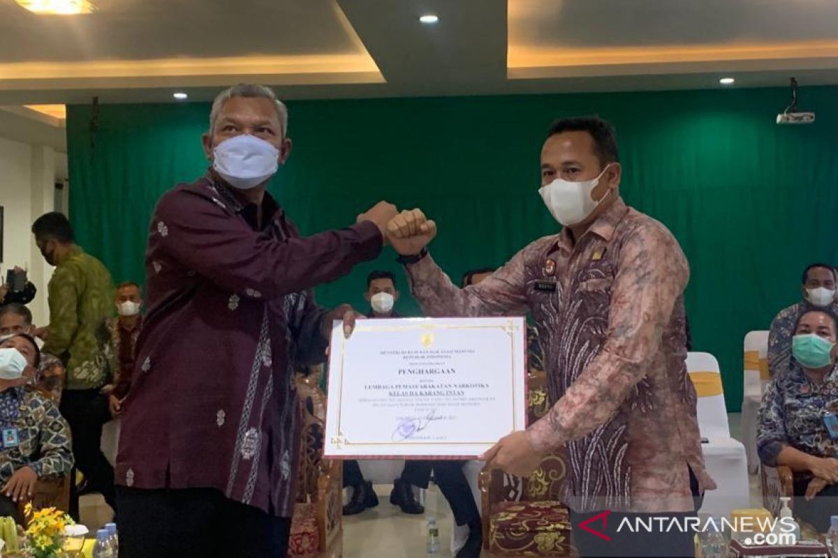 Kalapas Narkotika Karang Intan terima penghargaan P2HAM Menkumham