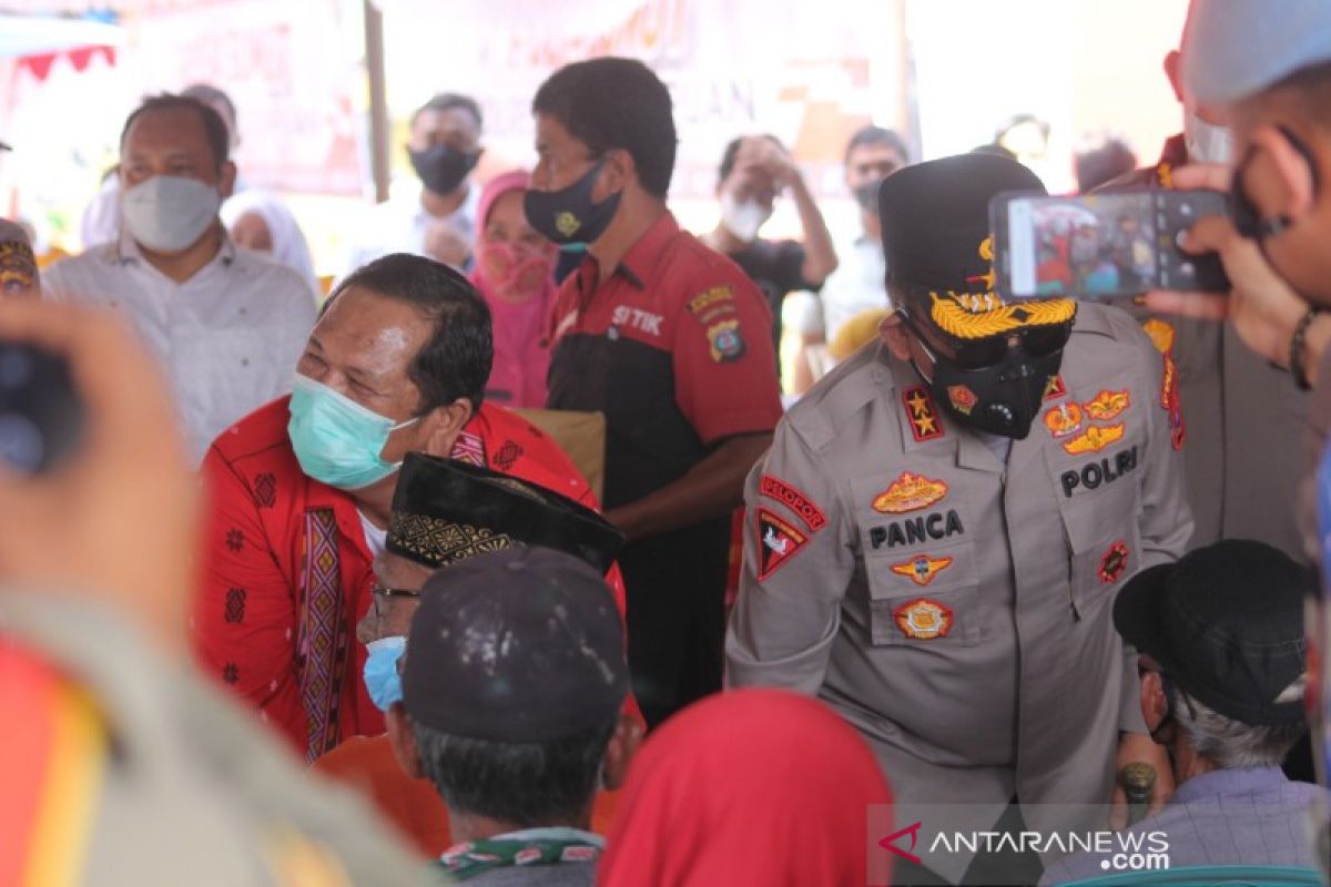 Wali Kota dampingi Kapolda Sumut tinjau vaksinasi di Padangsidimpuan