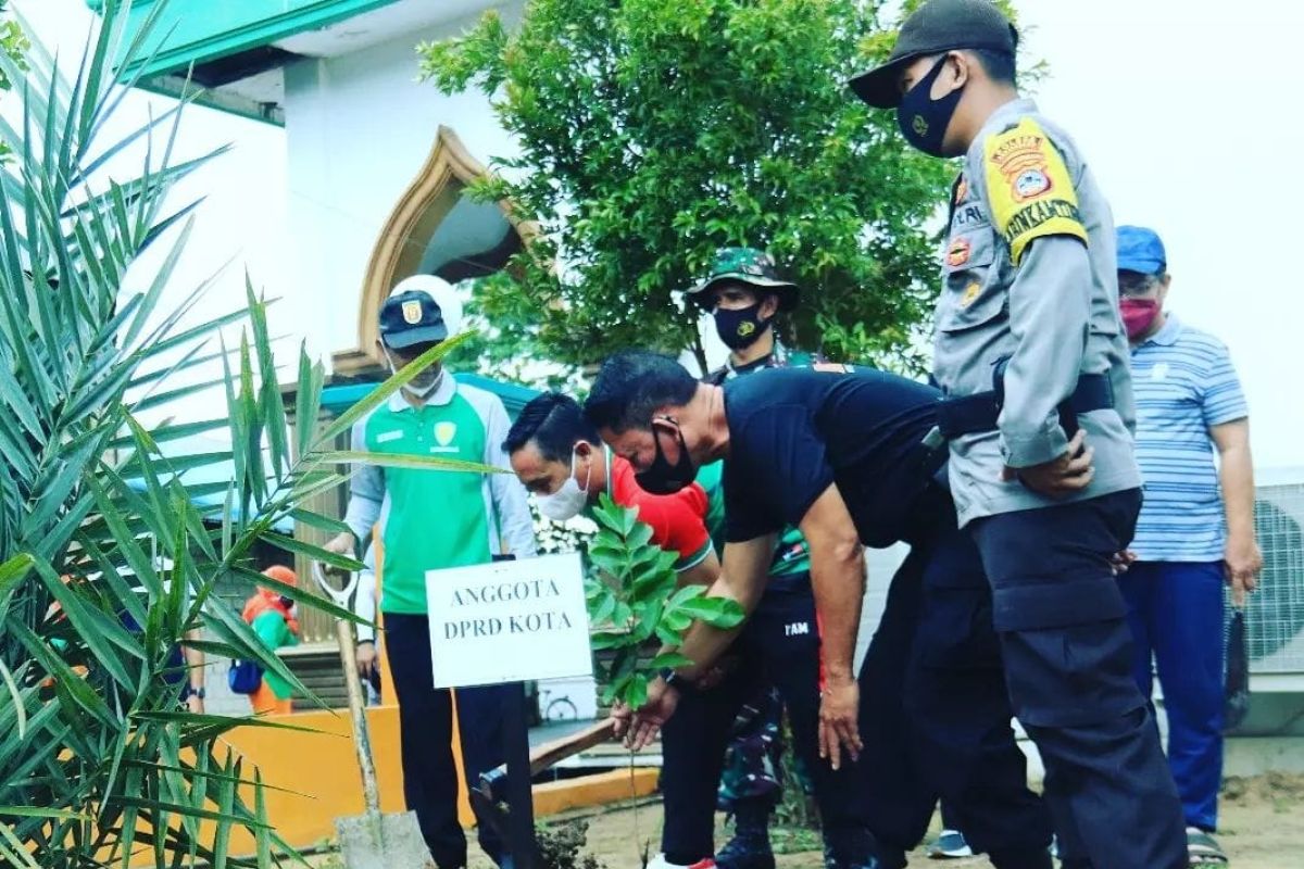 Anggota DPRD minta bersih-bersih lingkungan rutin setiap kelurahan