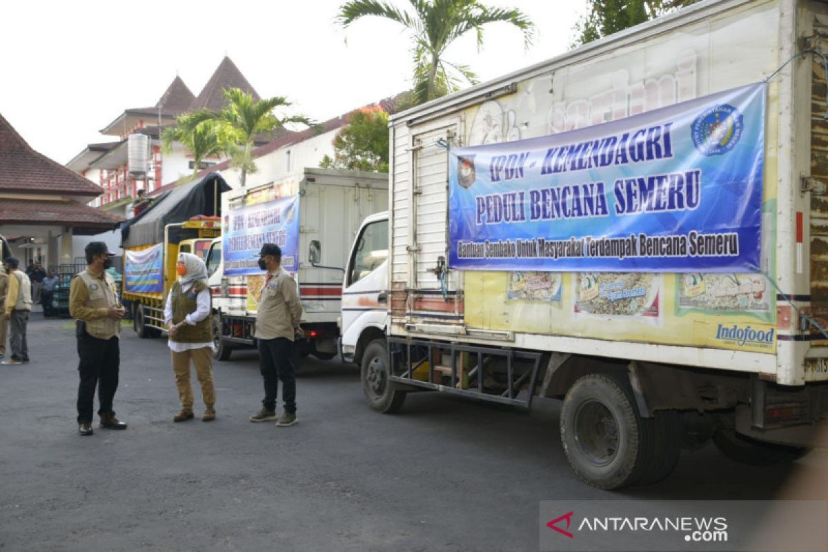 IPDN salurkan bantuan pangan untuk korban bencana erupsi Gunung Semeru