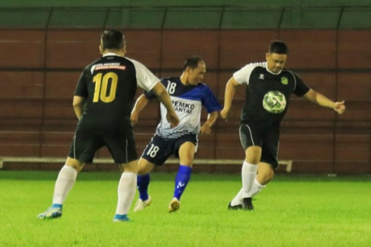 Bobby jadi kapten tim, Pemkot Medan hajar Tapteng 3-0