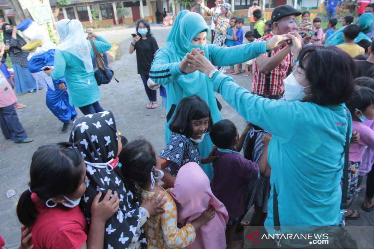 Pemkot Probolinggo salurkan bantuan pelengkapan shalat untuk korban bencana Semeru