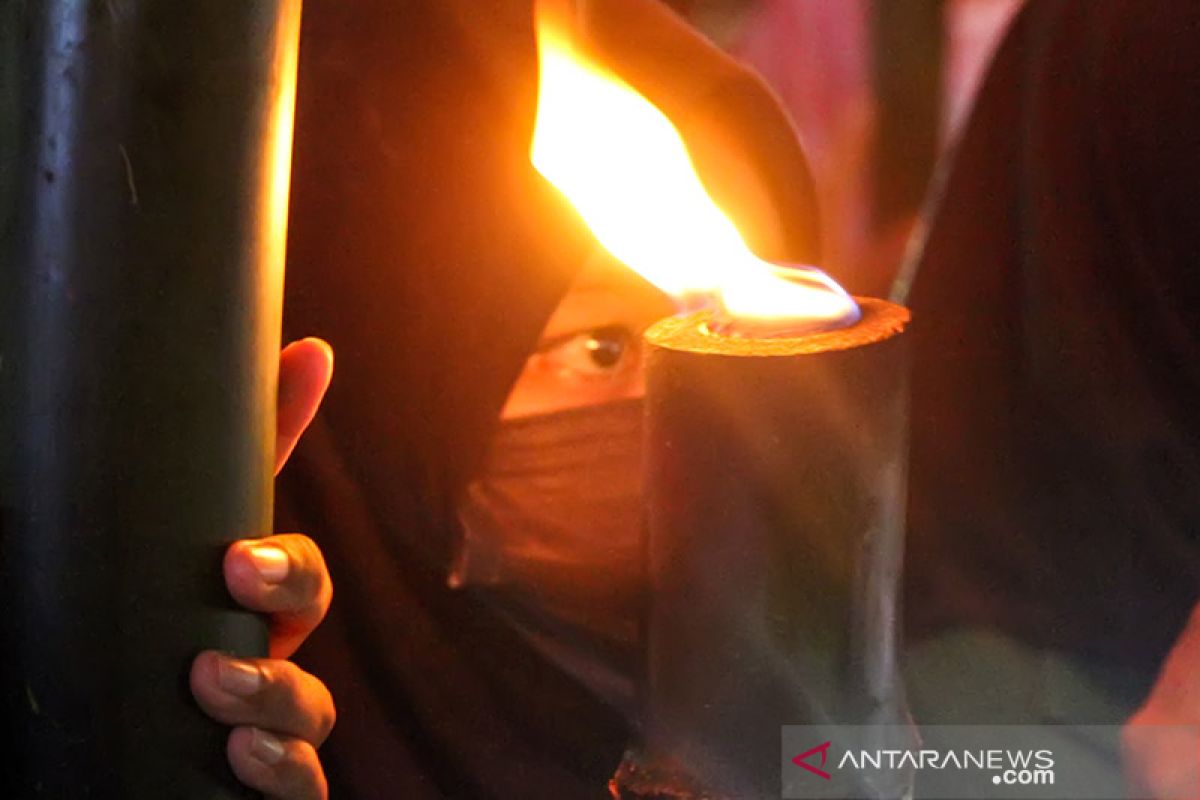 Pawai obor peringati hari HAM sedunia