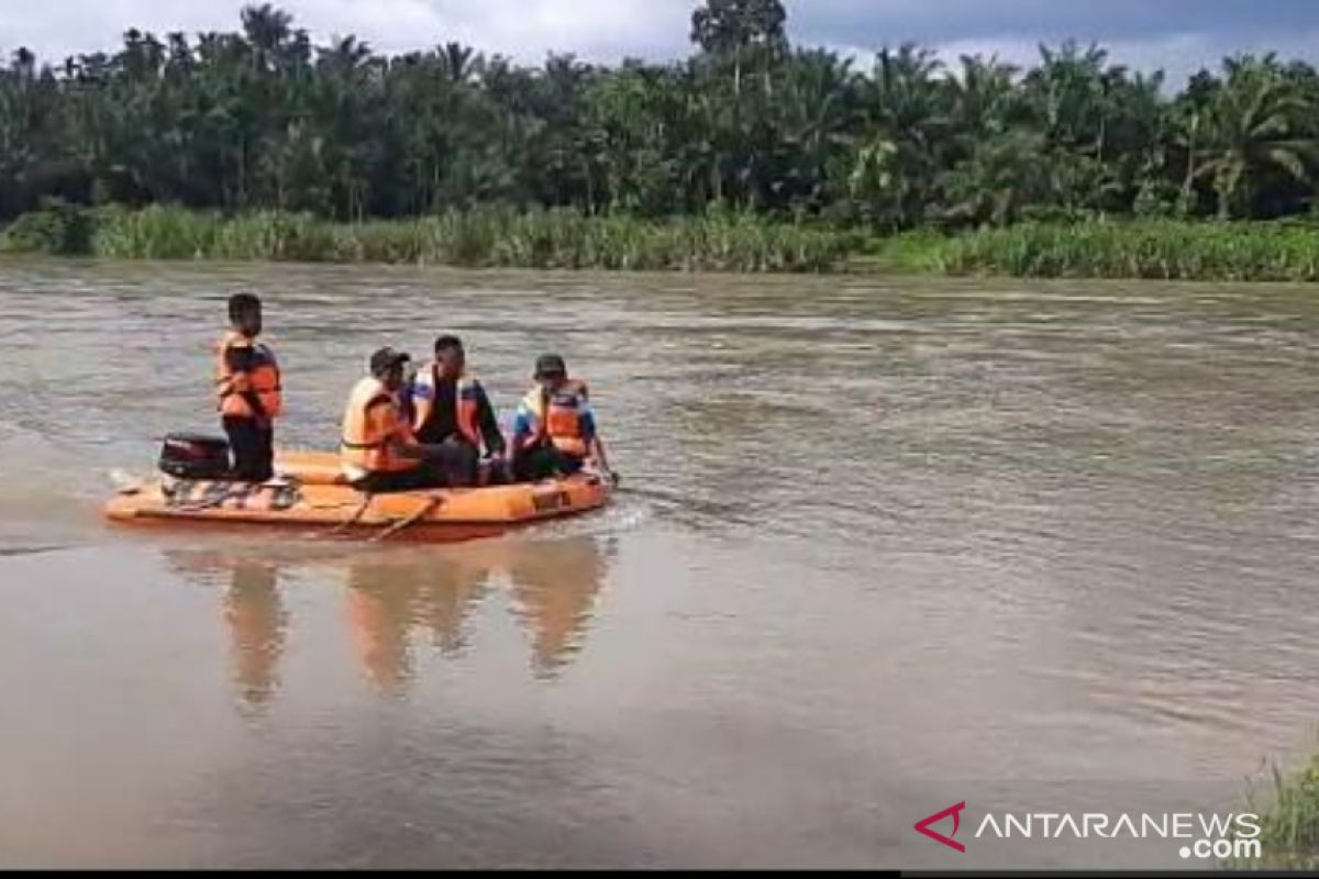 Jasad warga pasaman tenggelam di Sungai Batang Masang belum ditemukan