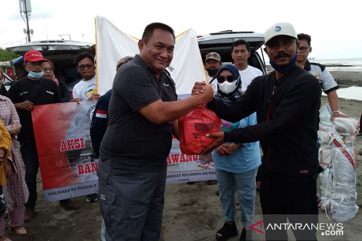 SPSKB dan MRI salurkan bantuan kepada korban banjir rob Karawang