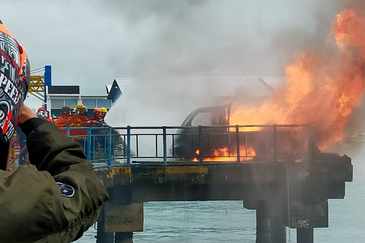 Satu unit pick up bermuatan BBM terbakar di Pelabuhan Tengkayu 1 Tarakan