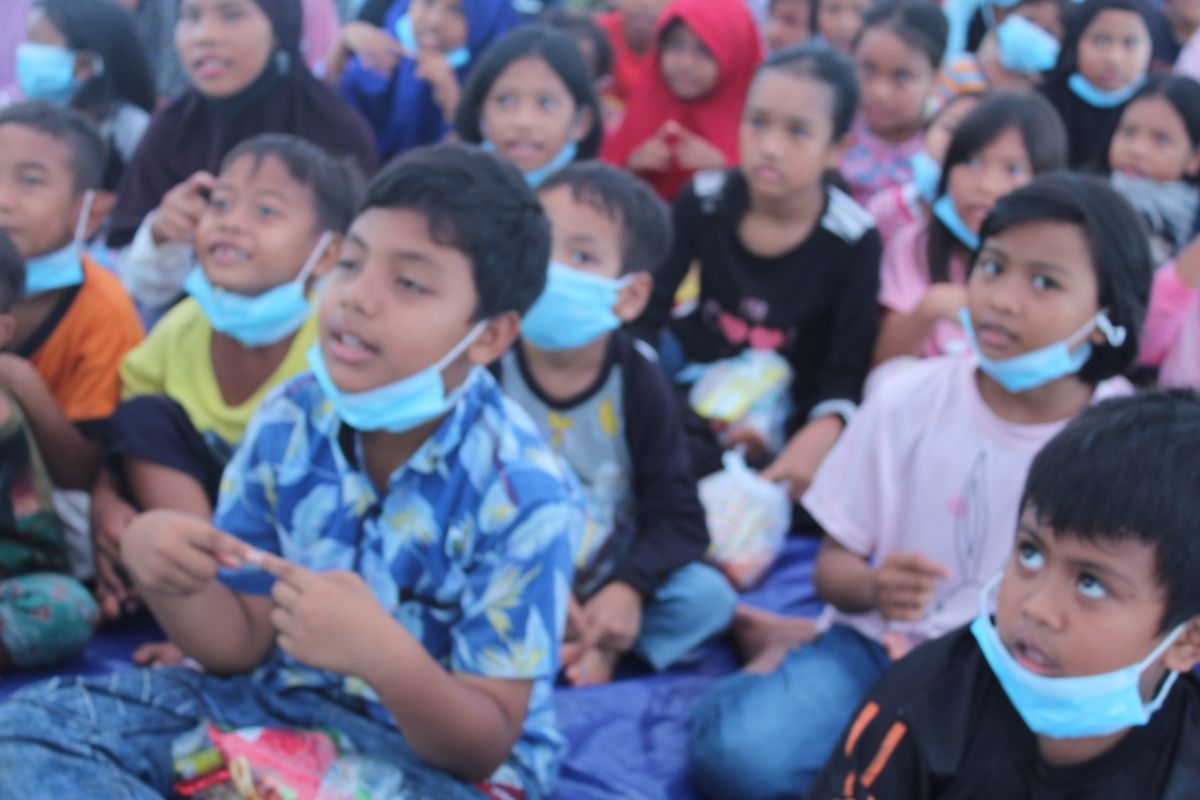 Antara NTB-"Tangan Berbagi" sumbang buku anak-anak korban banjir