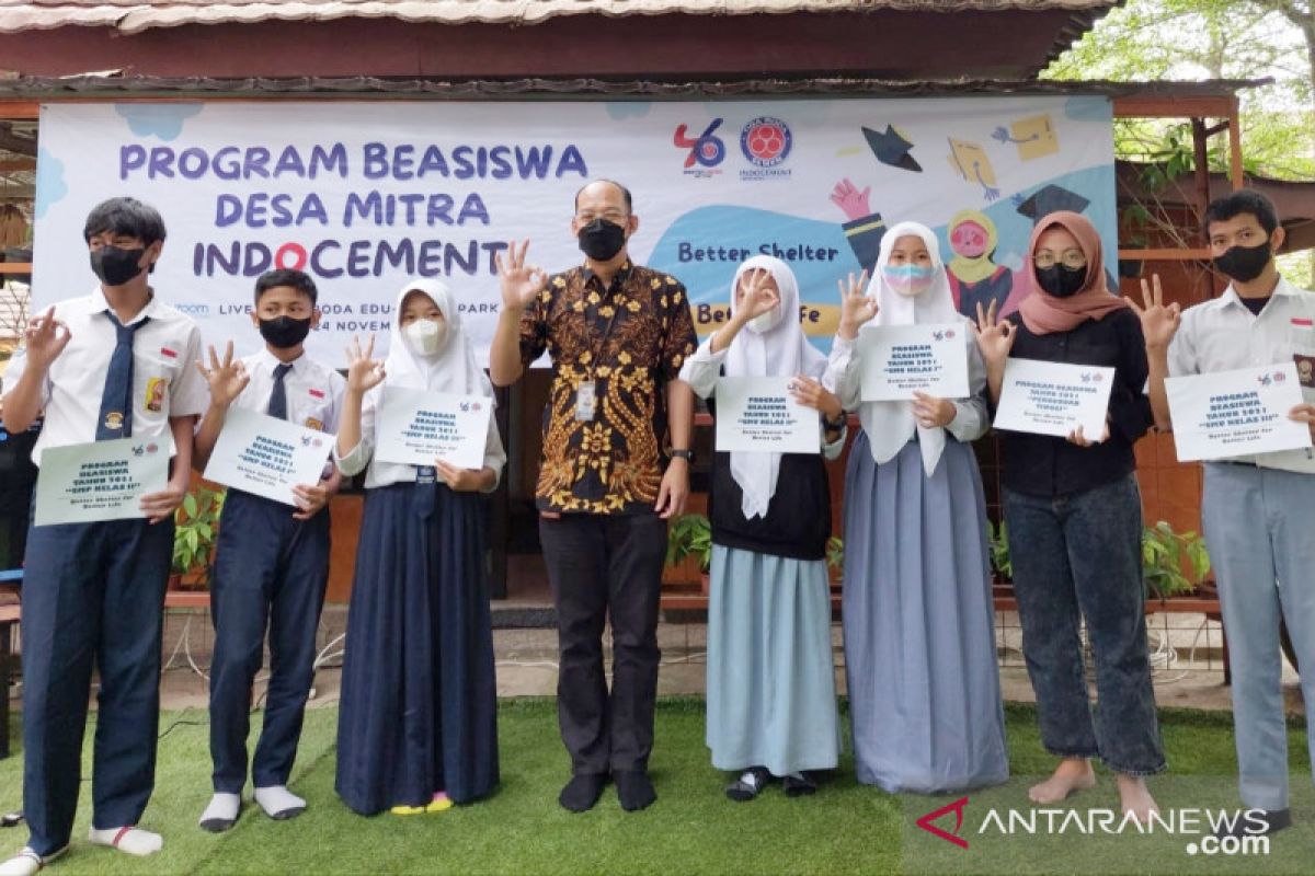 Indocement berikan ratusan siswa-mahasiswa di desa mitra beasiswa