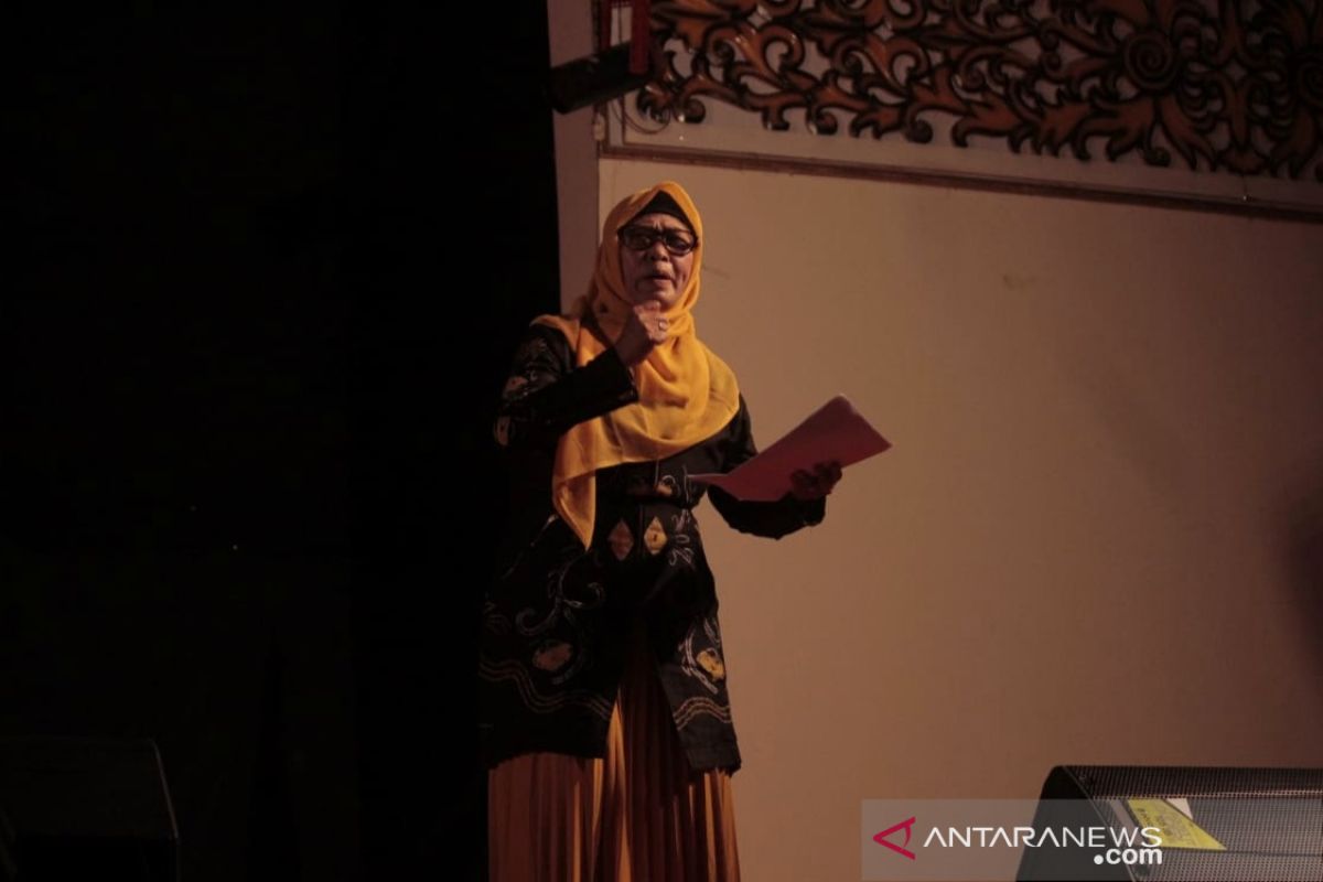 Kepala Dinas Pendidikan Tapin buka Dalai Bahaga dengan puisi