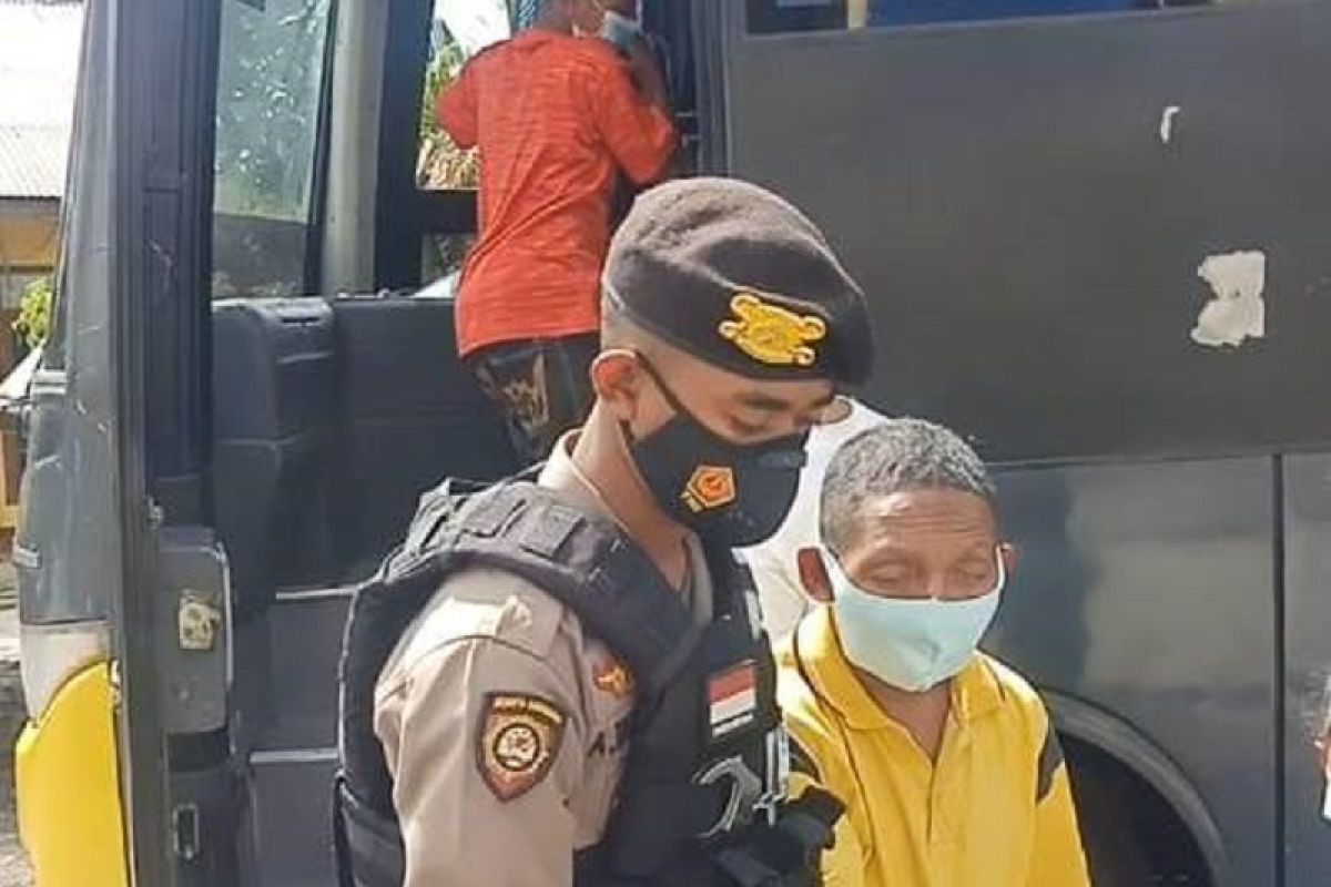 Polres Ngada bantu penyandang disabilitas jalani vaksinasi COVID