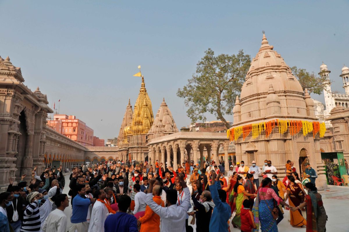 Sebanyak 12 orang tewas terinjak-injak di kuil India