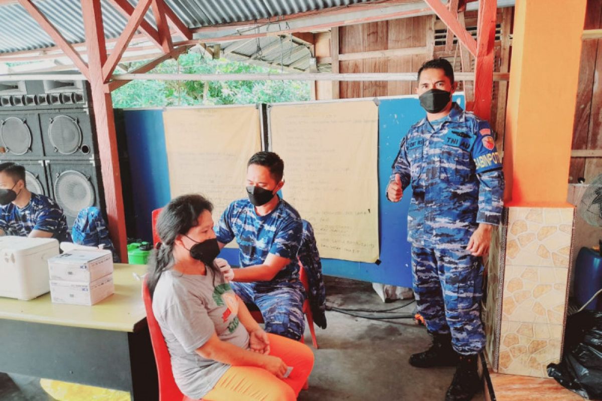 Lanud Sam Ratulangi laksanakan Serbuan Vaksinasi  di Minahasa Utara