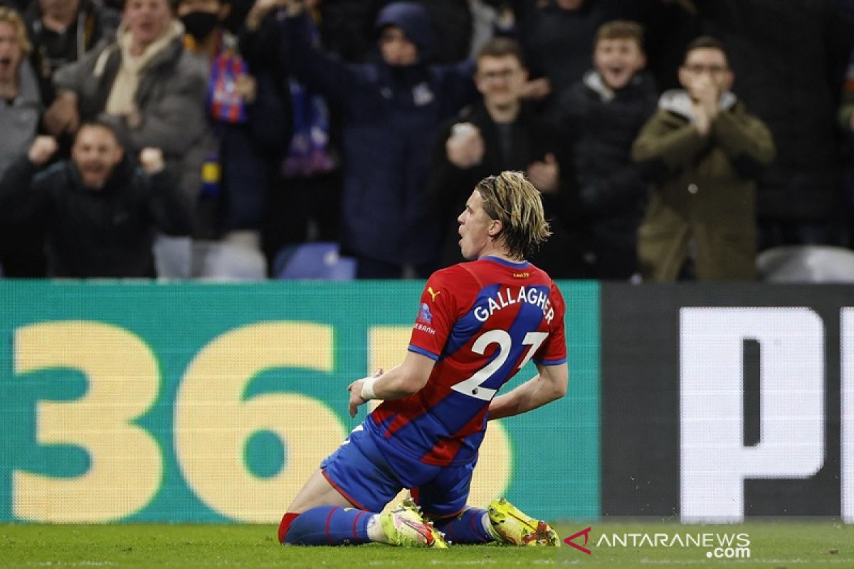 Crystal Palace bantai Everton 3-1