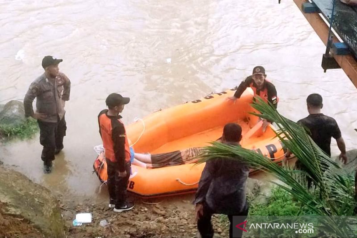 Satu korban minibus terjun ke jurang ditemukan meninggal di Sungai Subulussalam