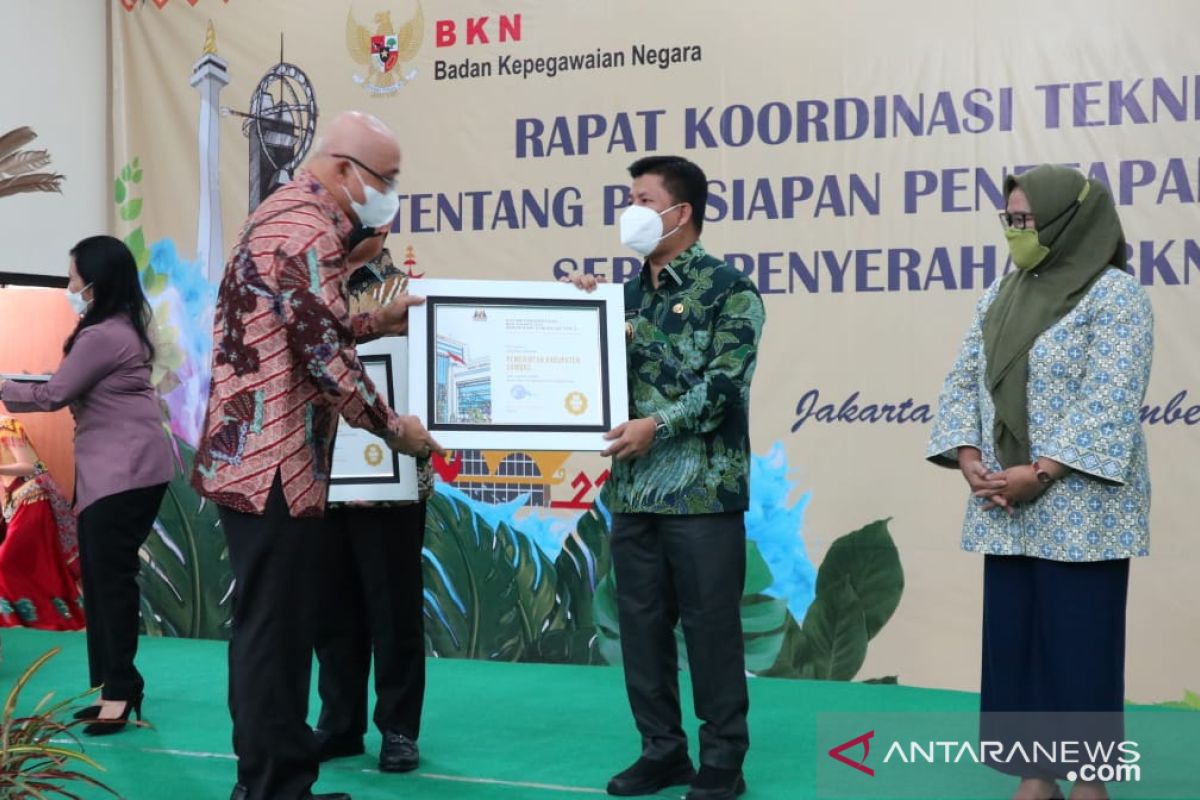 Bupati Sambas dapat peringkat III dalam BKN Award 2021
