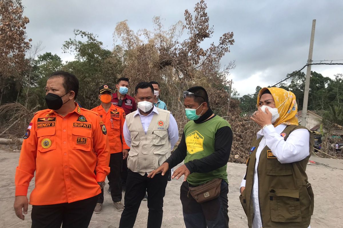 Kirim bantuan kemanusiaan, Bupati Serang temui korban erupsi Semeru