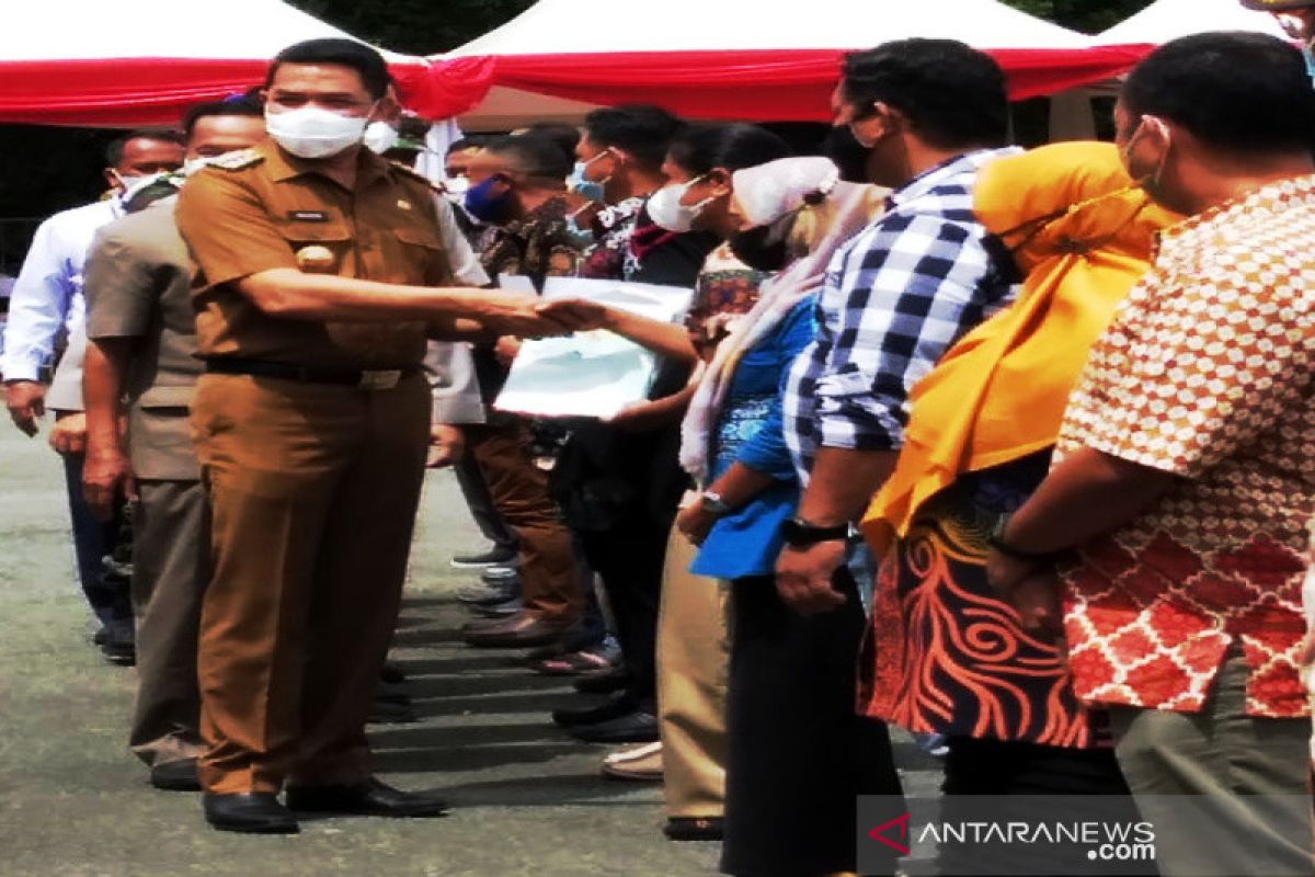 Wali Kota Samarinda serahkan 1.000 sertifikat tanah program PTSL