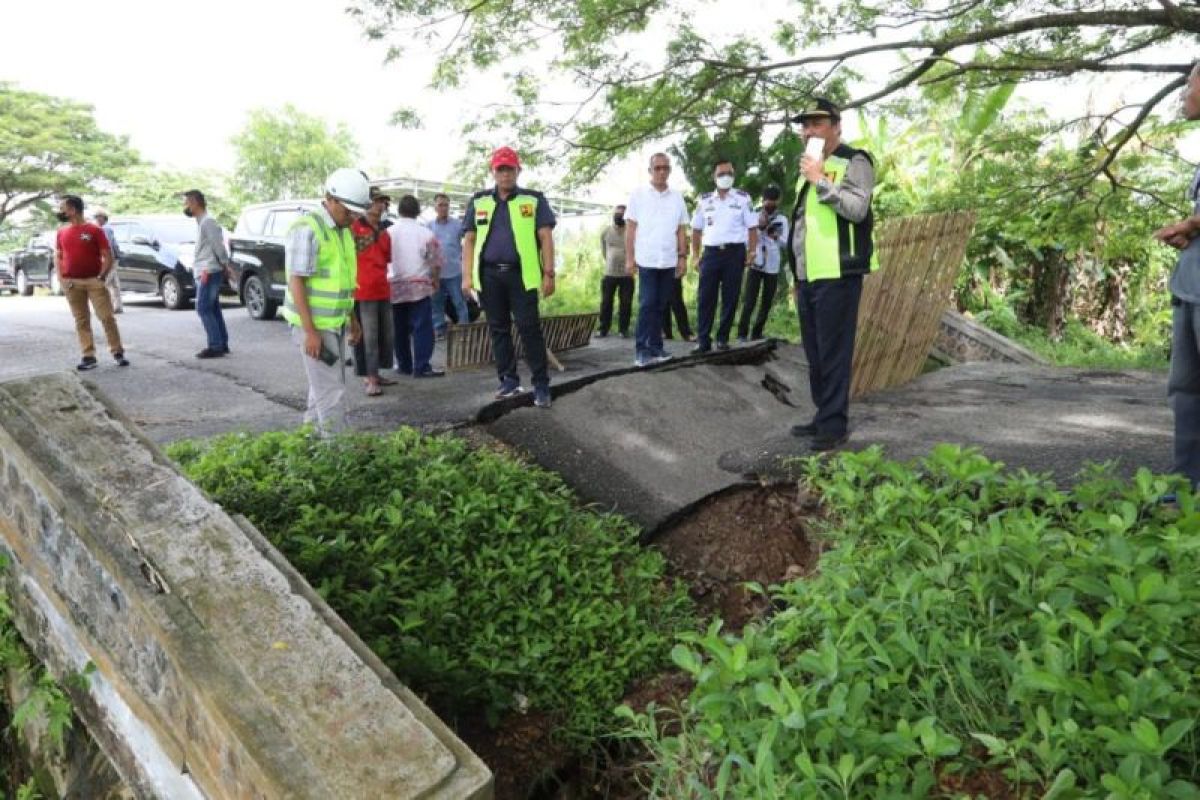 Bupati Lampung Selatan minta OPD terkait segera perbaiki jembatan ambrol di Way Urang